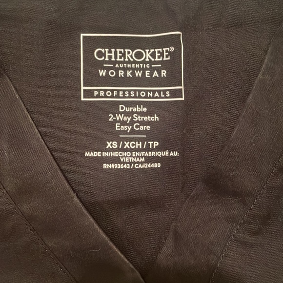 Cherokee Scrub Top - Picture 2 of 2